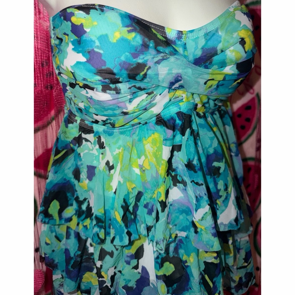 ๐ฉต๐ Strapless Ruffled Swim Top - Picture 2 of 5